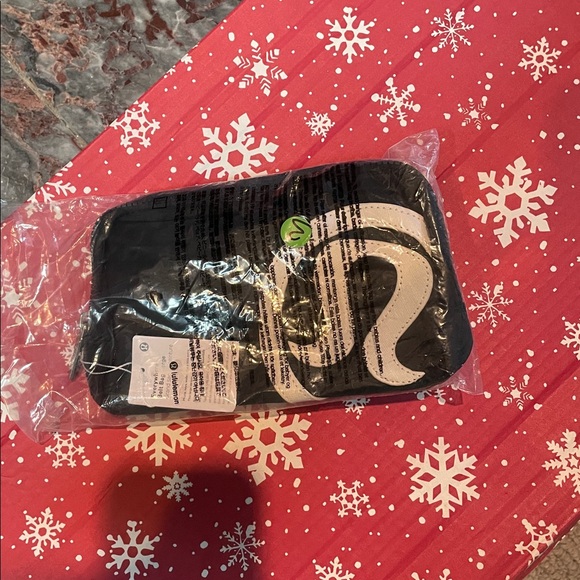 Lululemon Large Everywhere Belt Bag - Picture 7 of 7